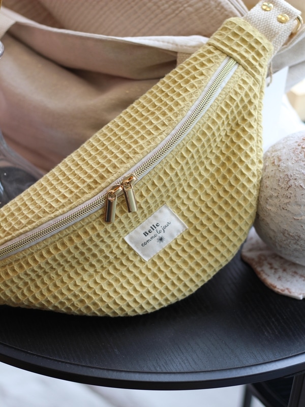 Banane Nid D'Abeille Moutarde Fleurs Beige Détails Banane Nid D'Abeille Moutarde Fleurs Beige Détails