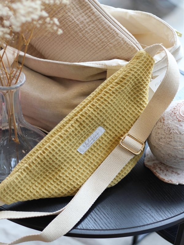 Banane Nid D'Abeille Moutarde Fleurs Beige Dos Banane Nid D'Abeille Moutarde Fleurs Beige Dos