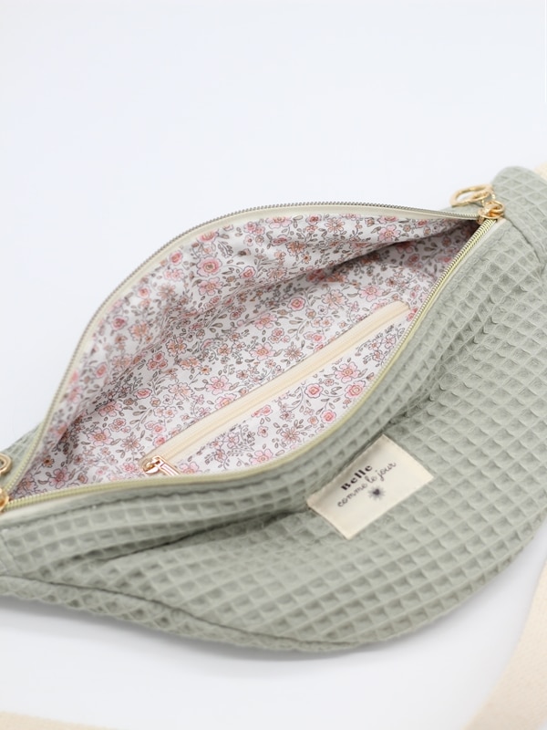 Banane Nid d'Abeille Amande Petites Fleurs Rose et Beige Intérieur Banane Nid d'Abeille Amande Petites Fleurs Rose et Beige Intérieur