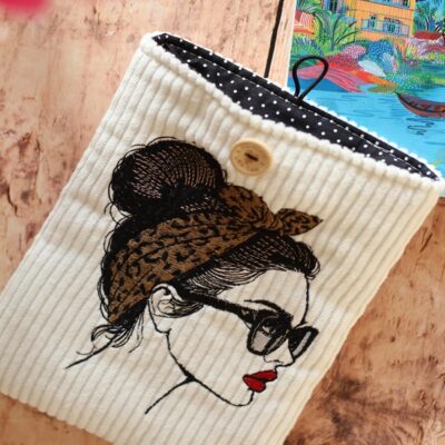 Pochette à Livre Velours Femme Détails