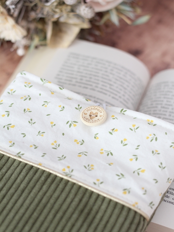 Pochette Ă Livre Kaki Tulipes Bouton Pochette Ă Livre Kaki Tulipes Bouton
