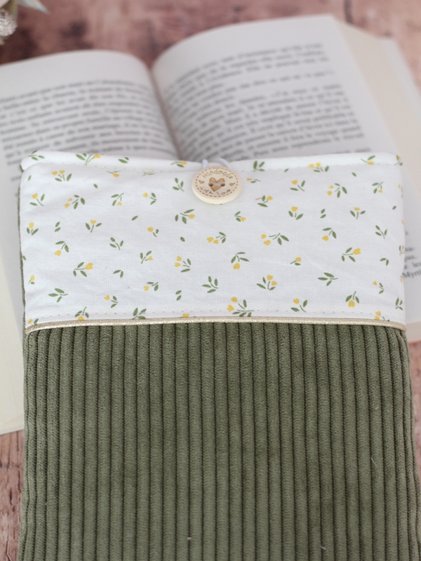 Pochette à Livre Kaki Tulipes Détails Pochette à Livre Kaki Tulipes Détails
