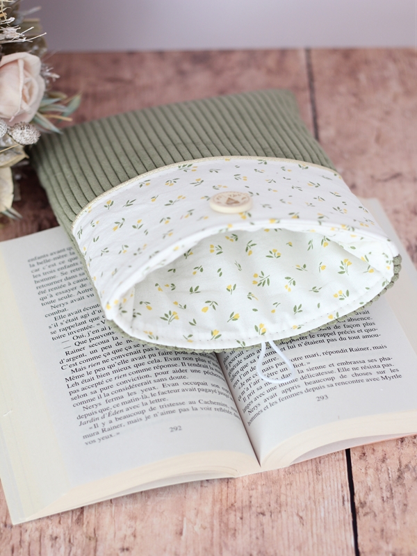 Pochette à Livre Kaki Tulipes Intérieur Pochette à Livre Kaki Tulipes Intérieur