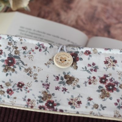 Pochette à Livre Prune Fleurs Prune Détails