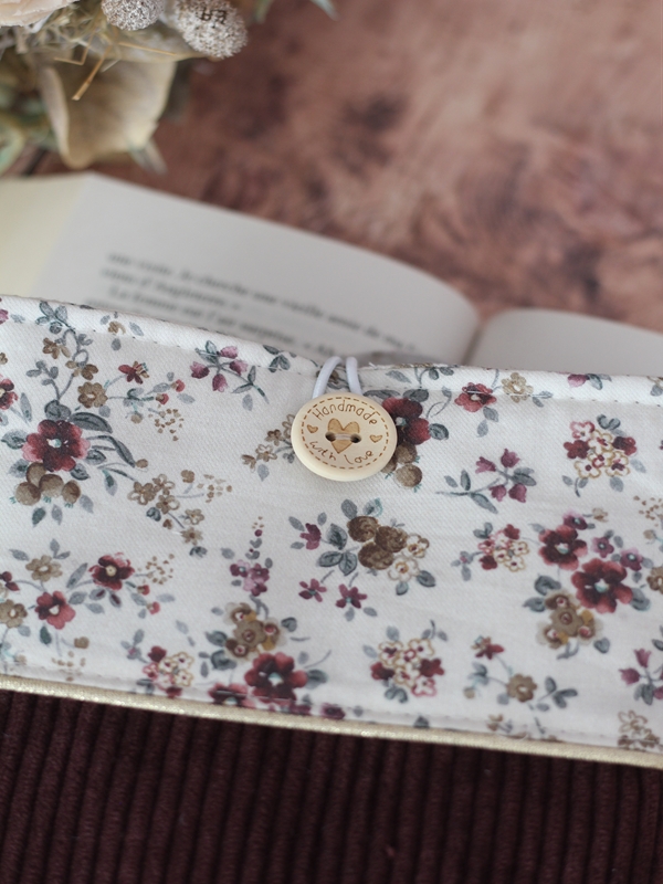 Pochette à Livre Prune Fleurs Prune Détails Pochette à Livre Prune Fleurs Prune Détails