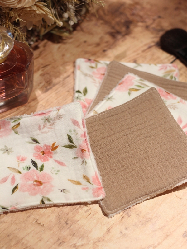 LINGETTES FLEURS ROSES Détails LINGETTES FLEURS ROSES Détails