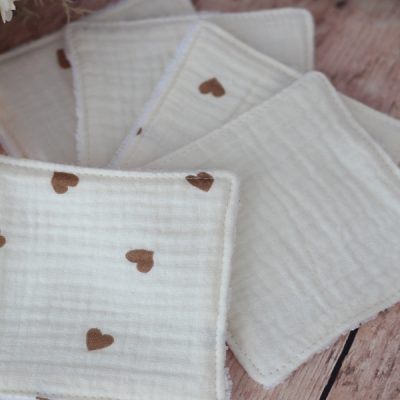 LINGETTES PETITS COEURS MARRON DETAILS