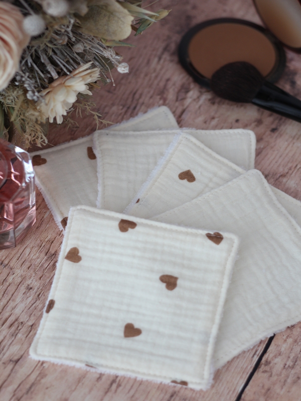 LINGETTES PETITS COEURS MARRON