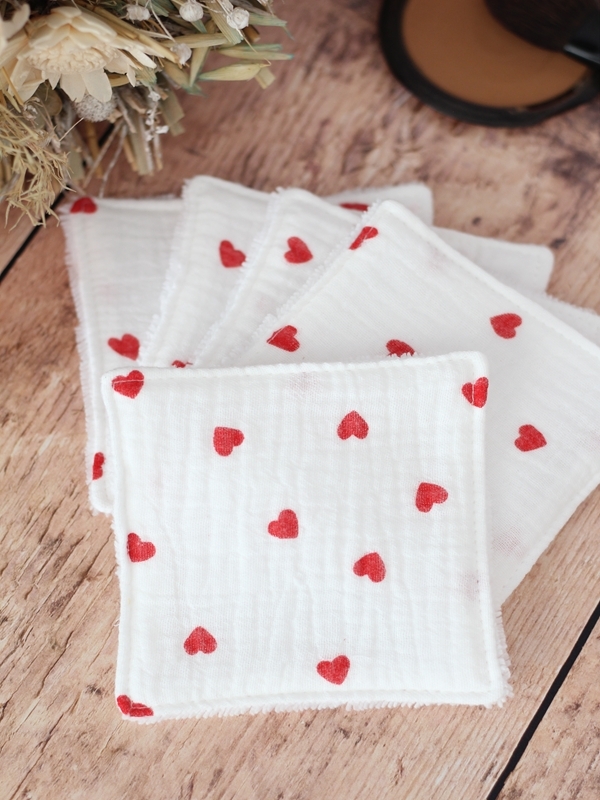 LINGETTES PETITS COEURS ROUGE
