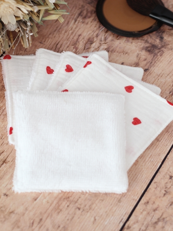 LINGETTES PETITS COEURS ROUGES DOS LINGETTES PETITS COEURS ROUGES DOS