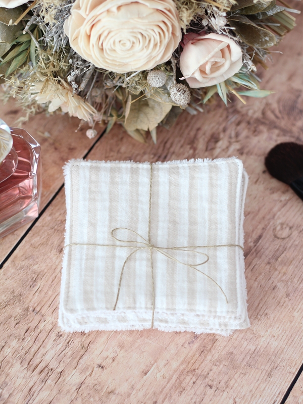 LINGETTES RAYURES BEIGE Devant LINGETTES RAYURES BEIGE Devant
