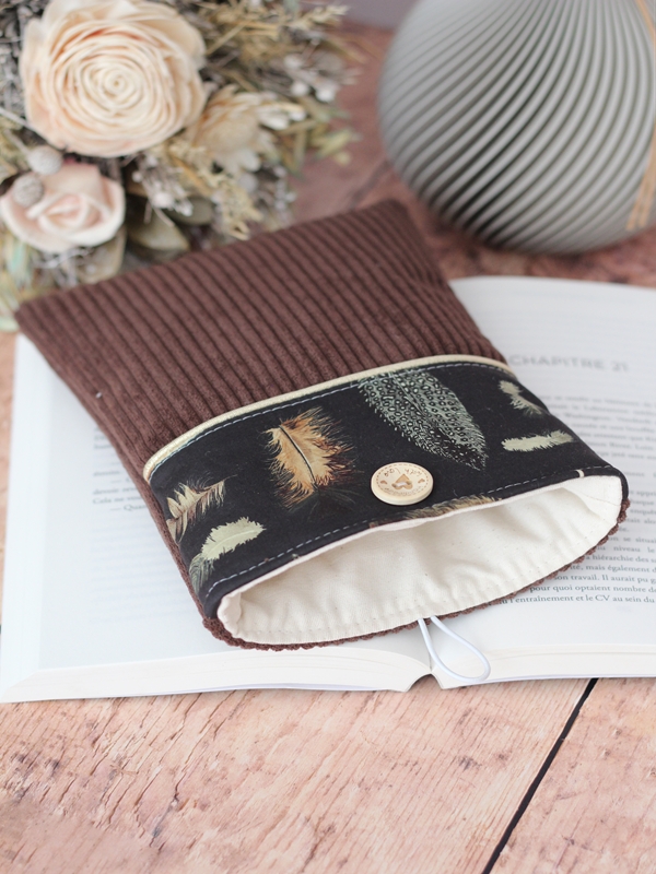 Pochette à Livre Velours Brun Amherst Intérieur Pochette à Livre Velours Brun Amherst Intérieur