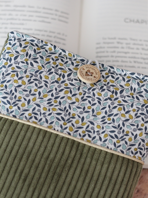 Pochette à Livre Velours Kaki Florina Devant Pochette à Livre Velours Kaki Florina Devant