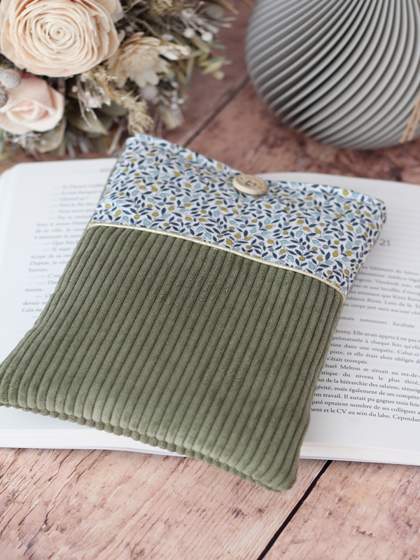 Pochette à Livre Velours Kaki Florina Livre Pochette à Livre Velours Kaki Florina Livre