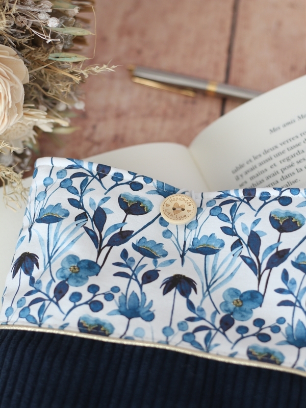 Pochette à Livre Velours Marine Lou Détails Pochette à Livre Velours Marine Lou Détails