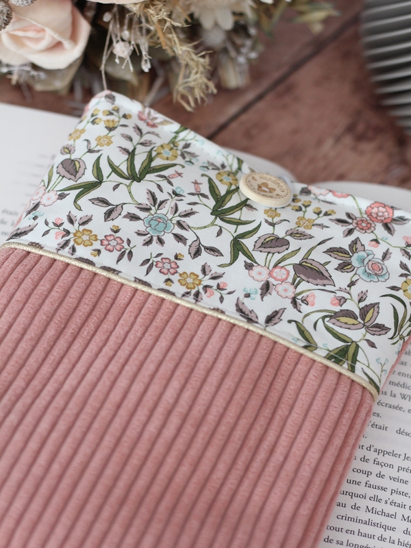 Pochette à Livre Velours Rose Tapestry Devant Pochette à Livre Velours Rose Tapestry Devant