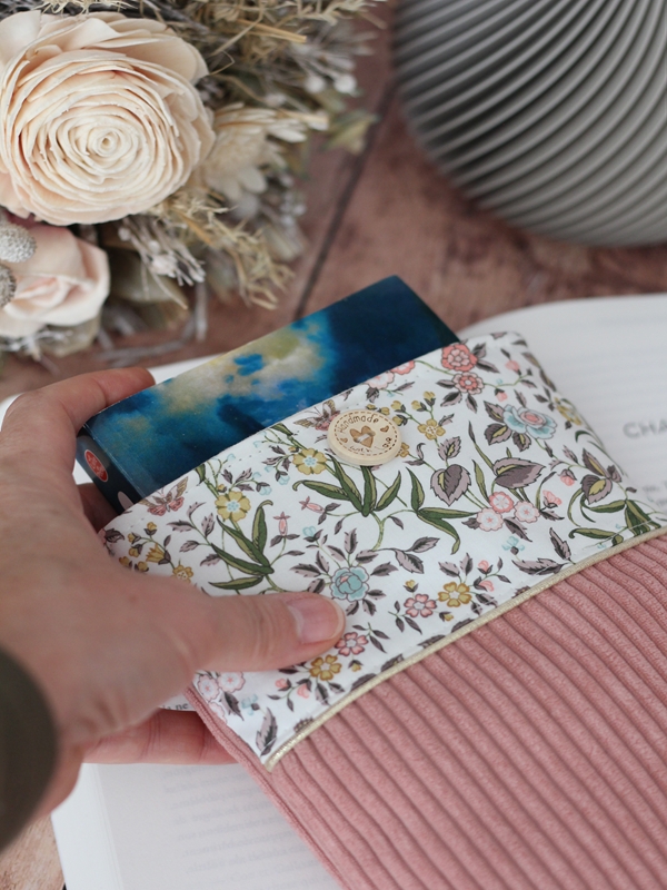 Pochette à Livre Velours Rose Tapestry Livre Pochette à Livre Velours Rose Tapestry Livre