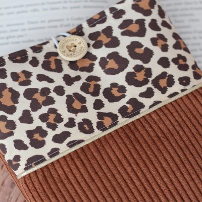Pochette à Livre Velours Rouille Léopard Devant