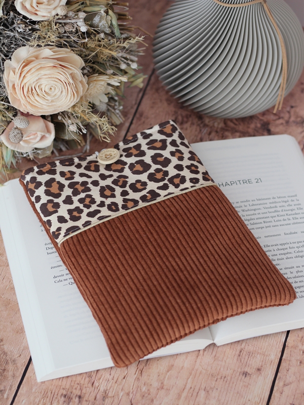 Pochette à Livre Velours Rouille Léopard Pochette à Livre Velours Rouille Léopard